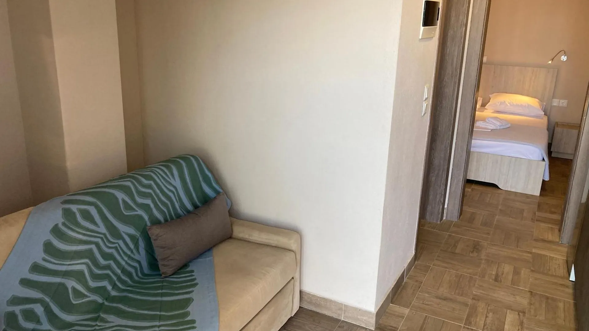Thealos Rooms Βουρβουρού