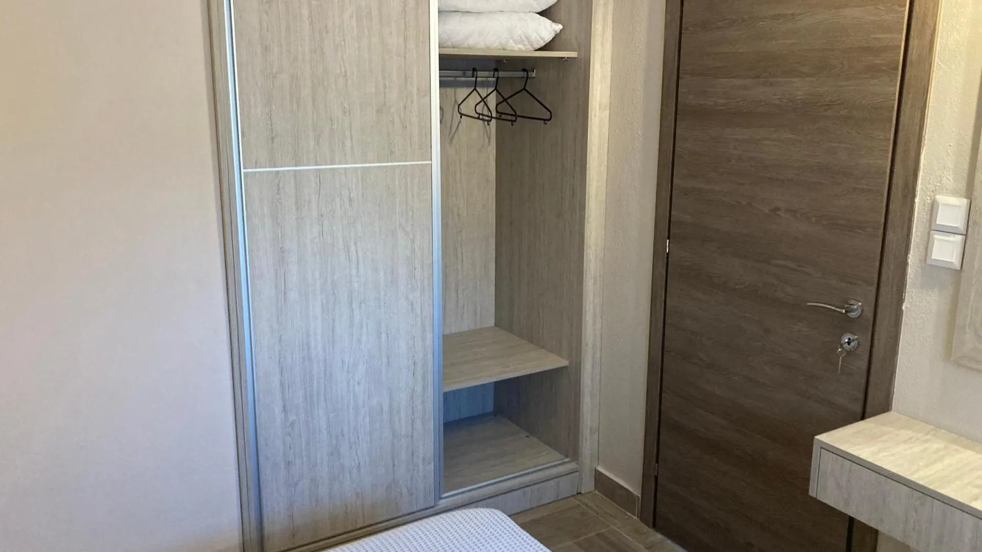 Thealos Rooms Βουρβουρού